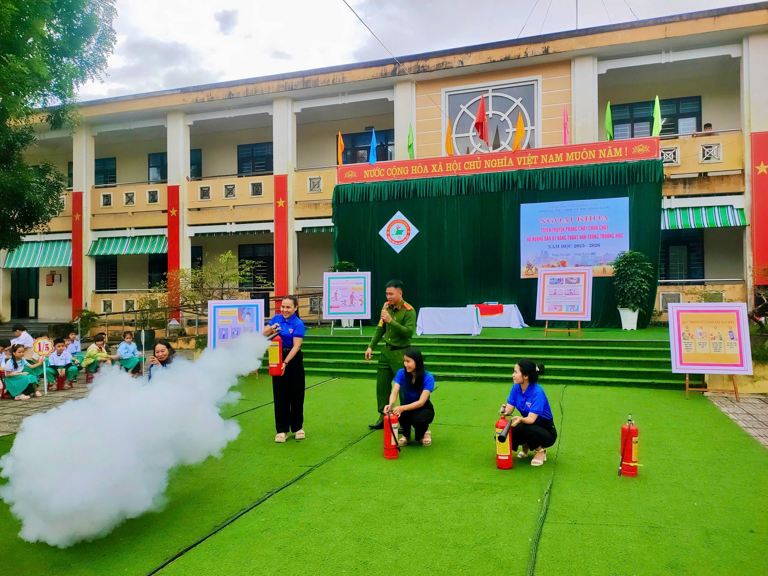 Hướng dẫn kỹ năng chữa cháy cho giáo viên Hướng dẫn kỹ năng chữa cháy cho giáo viên